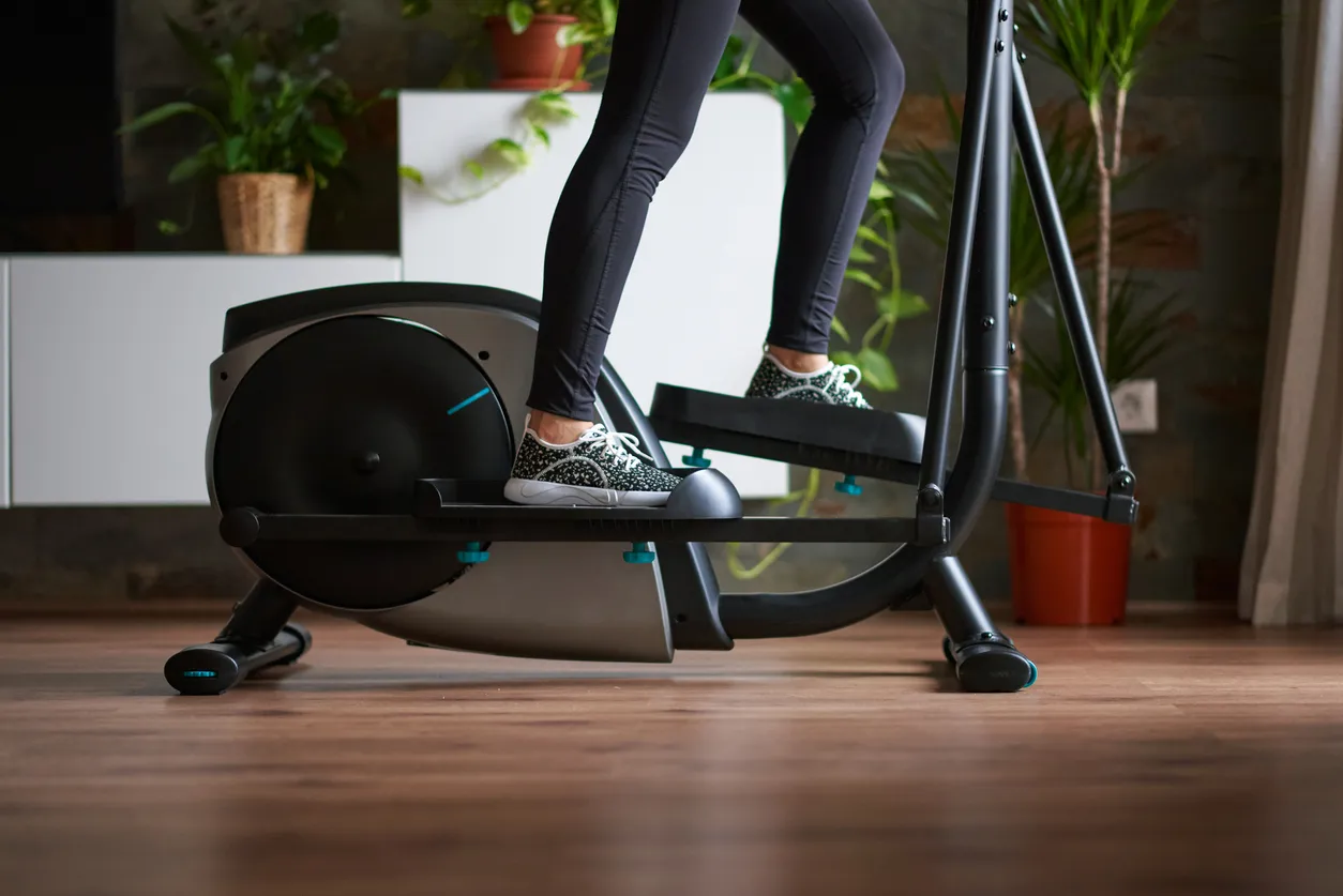 Es bueno hacer bicicleta sales para el dolor de rodillas